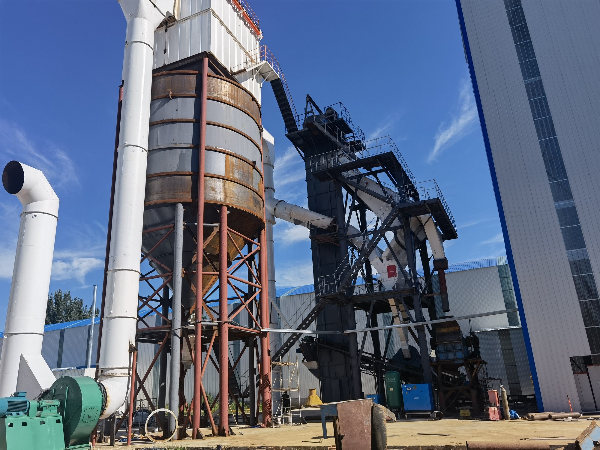 機制砂如何生產(chǎn)？干法和濕法制砂有什么區(qū)別？