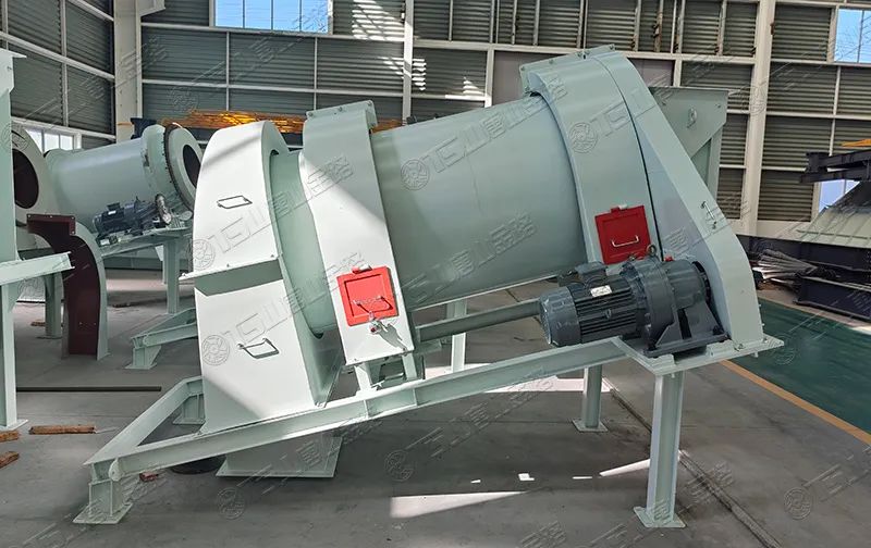 機(jī)制砂防離析、防揚(yáng)塵，有經(jīng)驗(yàn)的砂廠都在用加濕拌和機(jī)